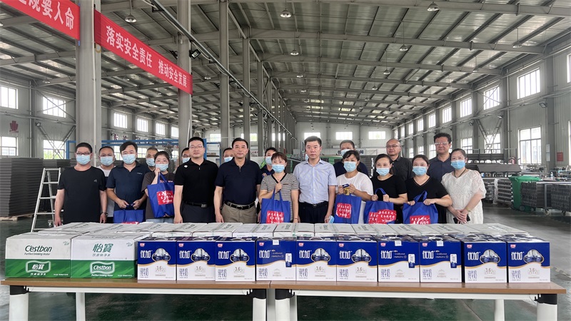 公司工會與安全生產條線聯合開展“夏日送清涼”活動