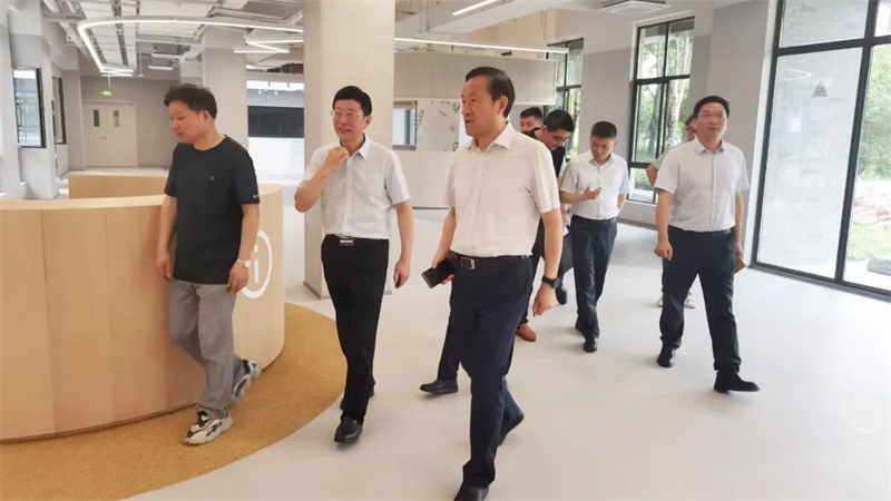 李彪調(diào)研十里香溪、悅達(dá)頤家健康生活中心項(xiàng)目